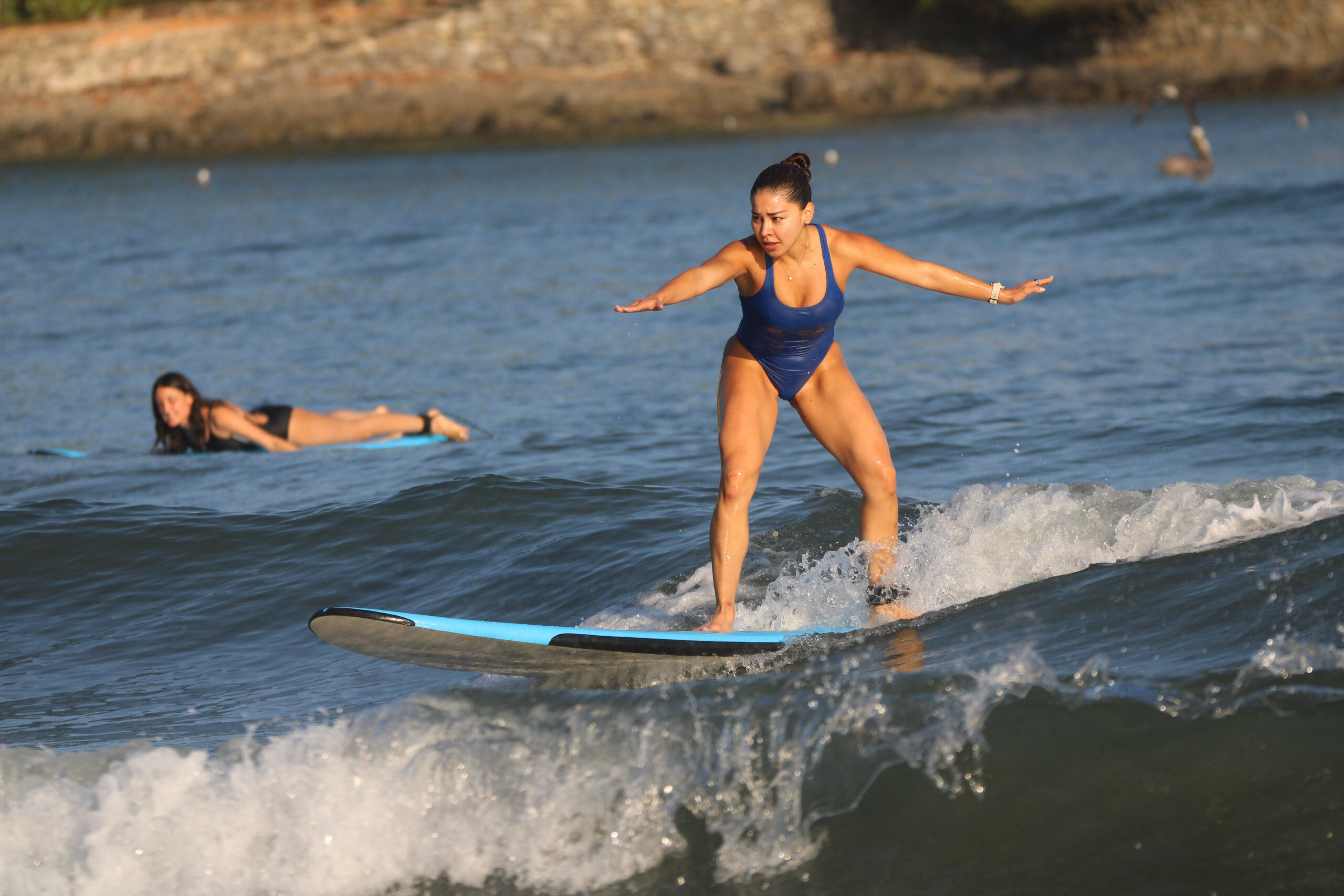 bren Vita surfeando
